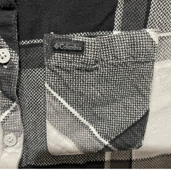 Columbia Plaid Flannel Button Down Shirt Women's Small Gray White Black-Casual - Picture 2 of 9